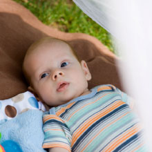 Utiliser des prises anti-moustiques dans la chambre de Bébé - erreur à ne  pas faire avec bébé en été