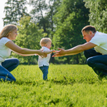 Aider son bébé à marcher à 4 pattes : les solutions