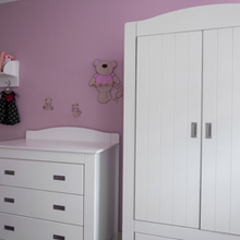 Commode ou armoire pour la chambre de bébé ?