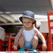 Couche pour piscine VS maillot de bain pour bébé : comment choisir