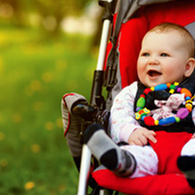 A quel âge je peux mettre bébé dans une poussette avion ? 