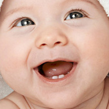 Prendre soin des dents de bébé à 6 mois