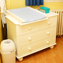 Choisir une table à langer : un meuble indispensable dès la naissance